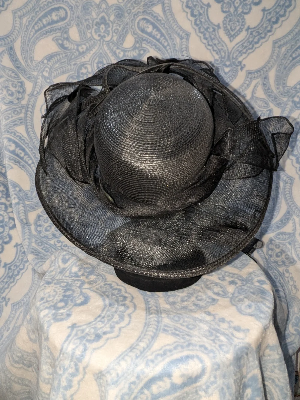 Elegant Women's Black Wide-Brim Hat with Grey Animal Print Matching Scarf